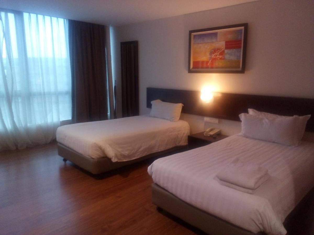 906 Riverside Hotel Malacca Eksteriør billede
